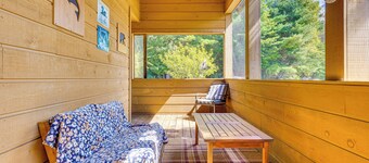 Family Friendly 3BR 3.5BA Lodge w/ Lake & Beach, Screened Patio, Grill, Sunroom