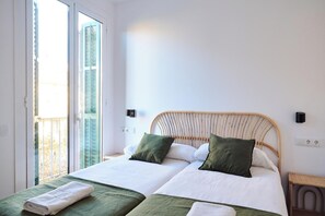 3 bedrooms, iron/ironing board, internet, bed sheets