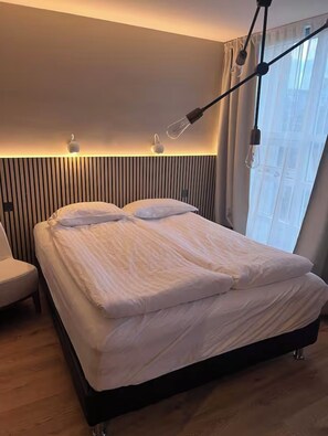 2 habitaciones, tabla de planchar con plancha, wifi y ropa de cama 
