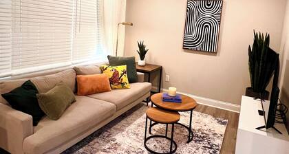 Modern 1BR Condo with Gym WiFi and Dog Park Near NoDa and Uptown