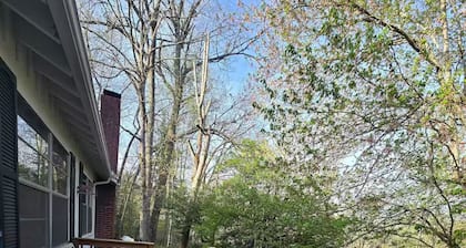 Comfortable and Convenient house in Robbinsville