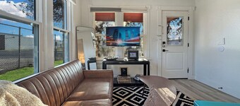 Little Buddy! 3 blocks to museum