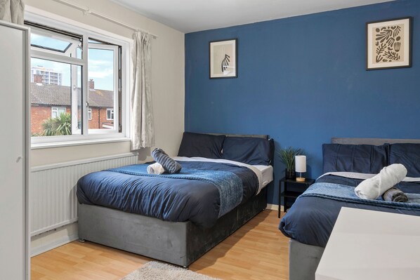 4 bedrooms, iron/ironing board, free WiFi, bed sheets