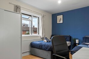 4 bedrooms, iron/ironing board, free WiFi, bed sheets