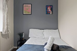 4 makuuhuonetta, silitysrauta/-lauta, ilmainen Wi-Fi, vuodevaatteet