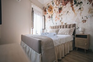 2 bedrooms, iron/ironing board, internet, bed sheets