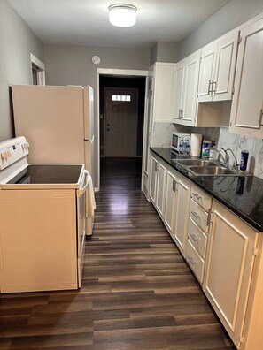 Micro-ondes, four, plaque de cuisson