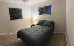 2 Schlafzimmer, BĂŒgeleisen/BĂŒgelbrett, WLAN, BettwĂ€sche