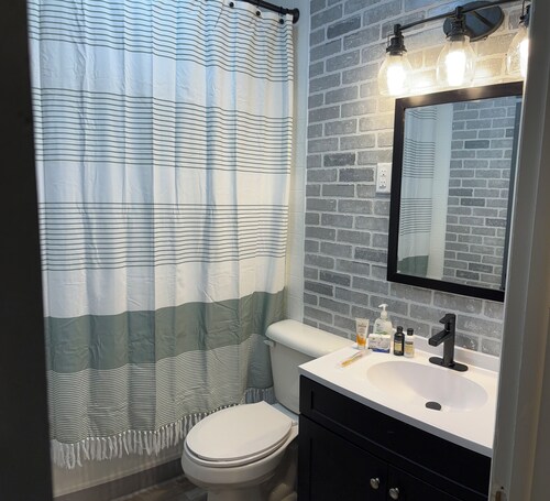 Charming Duplex with New AC & heater with WiFi 