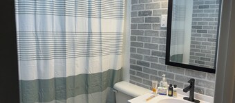 Charming Duplex with New AC & heater with WiFi 