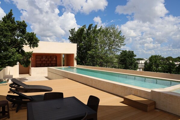 Outdoor pool, pool loungers