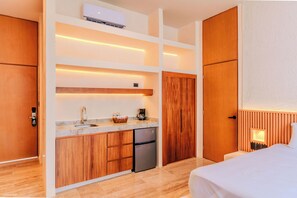 Chambre Double Deluxe, 2 lits doubles, service de ménage, vue jardin | Cuisine privée