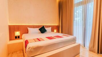 Apartamento Deluxe, vistas al jardín | Ropa de cama de alta calidad, minibar, caja fuerte y escritorio