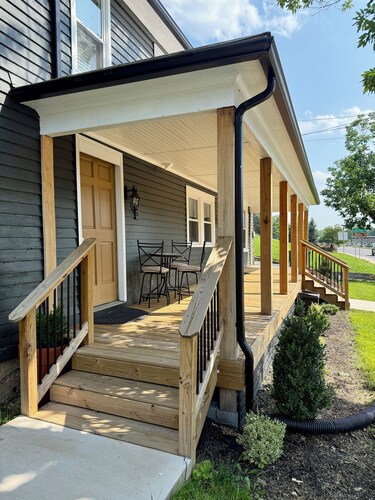 Central Broadway Stay across from the Park & Creek - Shenandoah Valley Treasure!