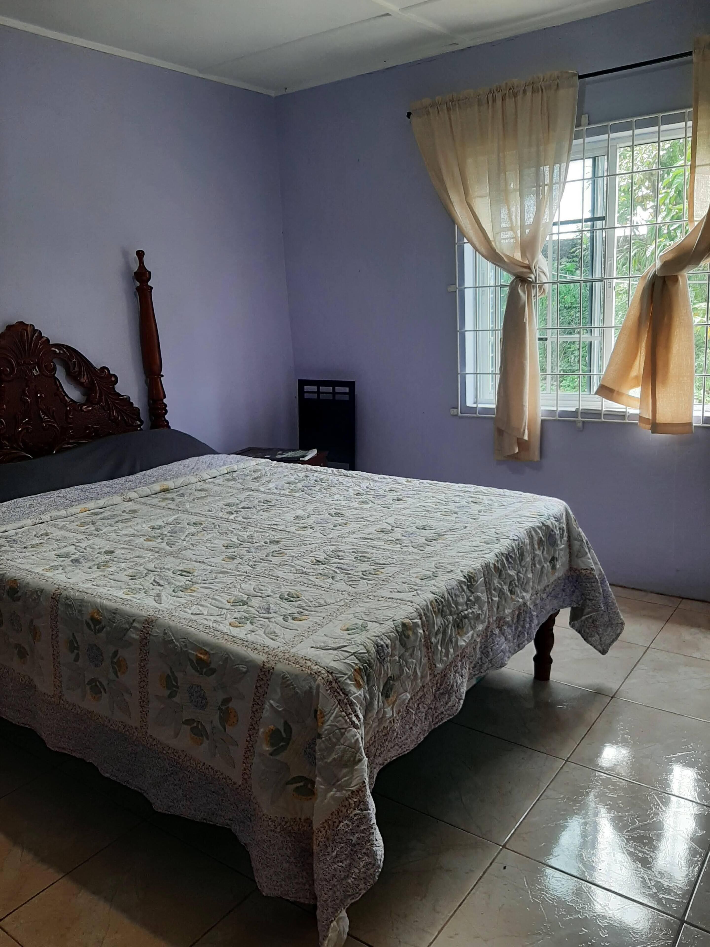 4 habitaciones, tabla de planchar con plancha y wifi gratis 