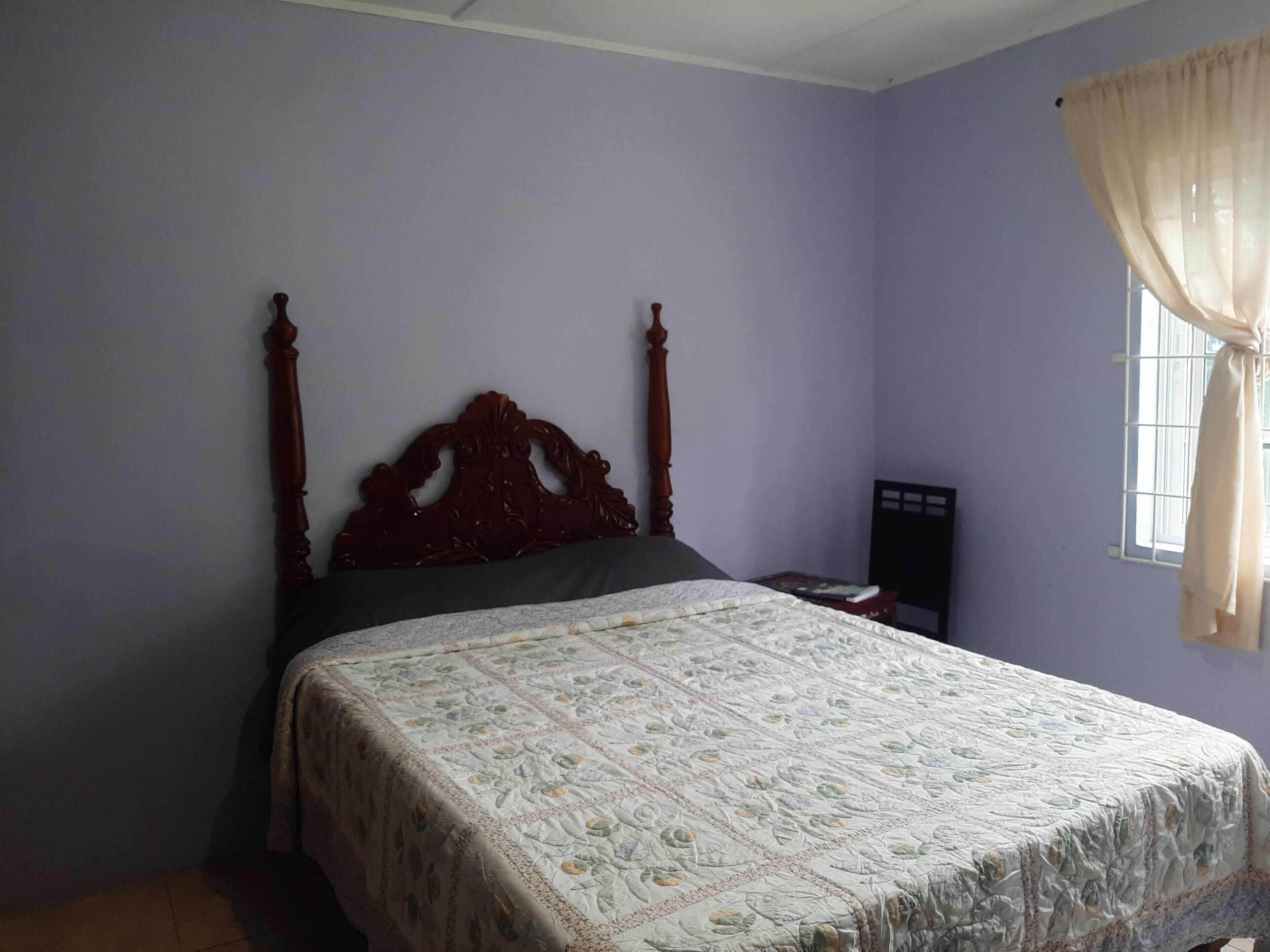 4 slaapkamers, een strijkplank/strijkijzer, gratis wifi, beddengoed