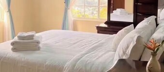 Entire Hilltop Retreat – 4BR Home, King Suite & Panoramic Views – Mandeville