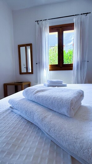 3 chambres, fer et planche à repasser, Wi-Fi gratuit, draps fournis