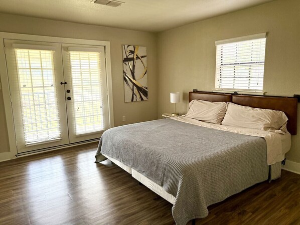 3 bedrooms, desk, iron/ironing board, travel crib