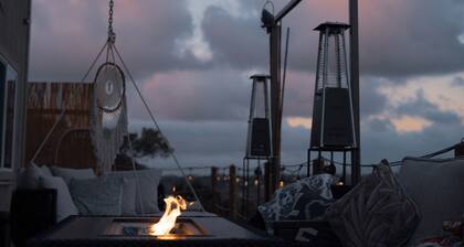VIP Couples retreat, very romantic get away with a Private Deck and Jacuzzi
