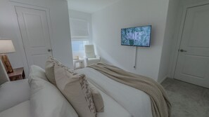 4 bedrooms, iron/ironing board, WiFi, bed sheets - Casa Aleman · Relax in Style Near Downtown, rivers & Gruene. (New Braunfels)