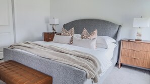 4 bedrooms, iron/ironing board, WiFi, bed sheets - Casa Aleman · Relax in Style Near Downtown, rivers & Gruene. (New Braunfels)
