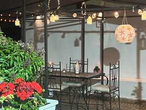 Outdoor dining - Dar EL BAHIA - Spacious flat with large Terrace (Casablanca)