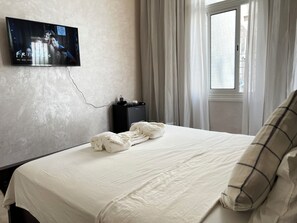 2 slaapkamers, een bureau, een strijkplank/strijkijzer, gratis wifi