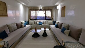 Apartamento luxo, vista para a cidade | Sala de estar