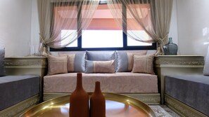 슈피리어 아파트, 시내 전망 | 거실