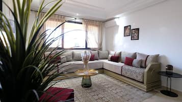 Superior Apartment, City View | Living room