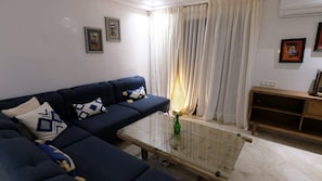 Family Apartment, City View | Living area