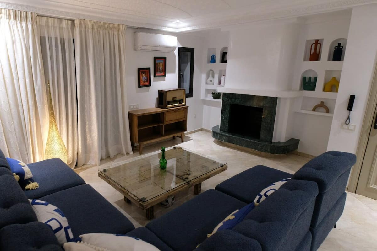 Family Apartment, City View | Living area