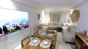 Family Apartment, City View | Living room