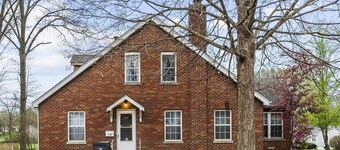 Welcome to a quiet and charming 2-bedroom duplex with lots of amenities