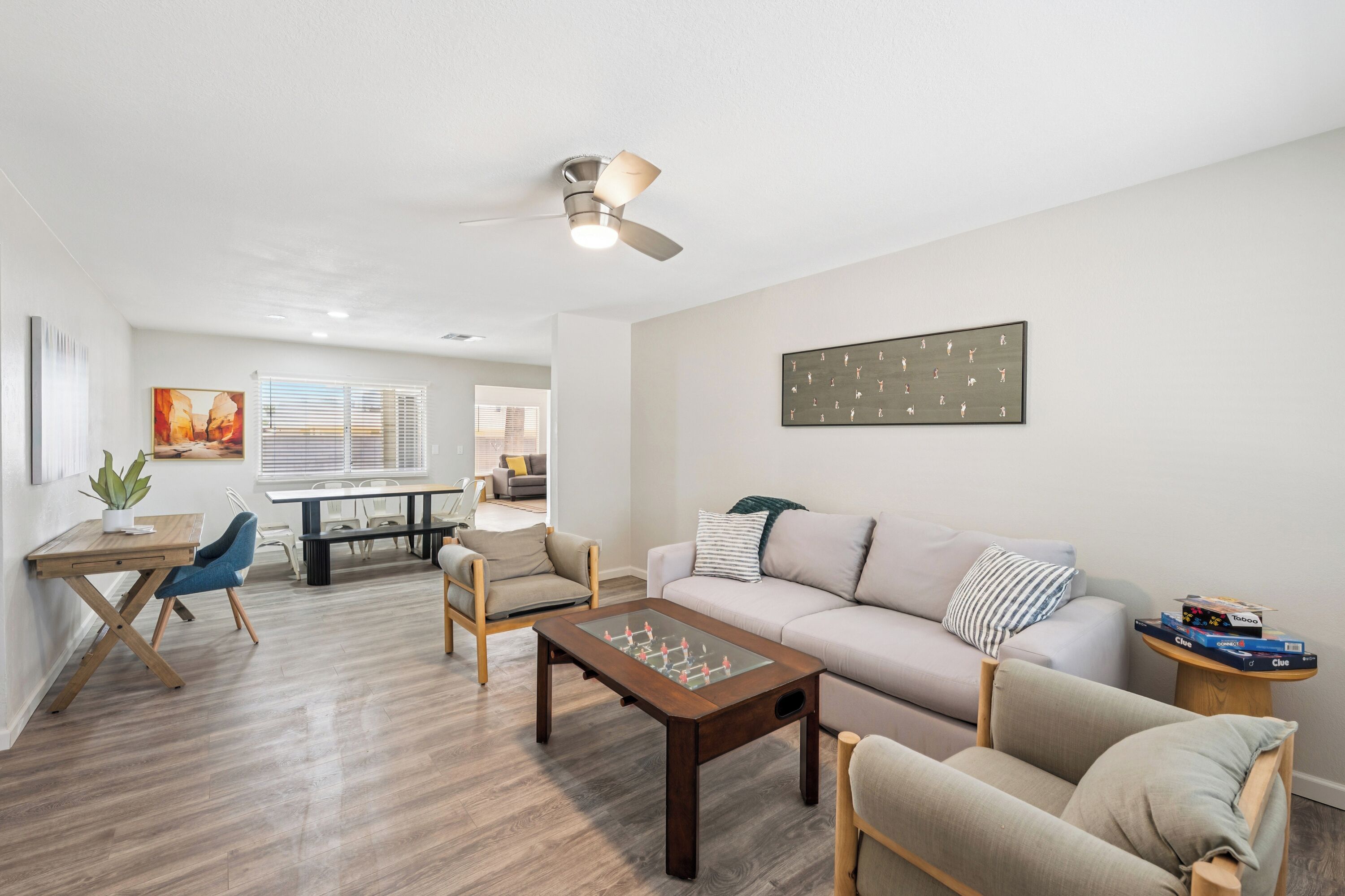 Smart-tv, bordfodbold, bøger