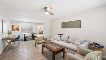 Smart-tv, bordfodbold, bøger