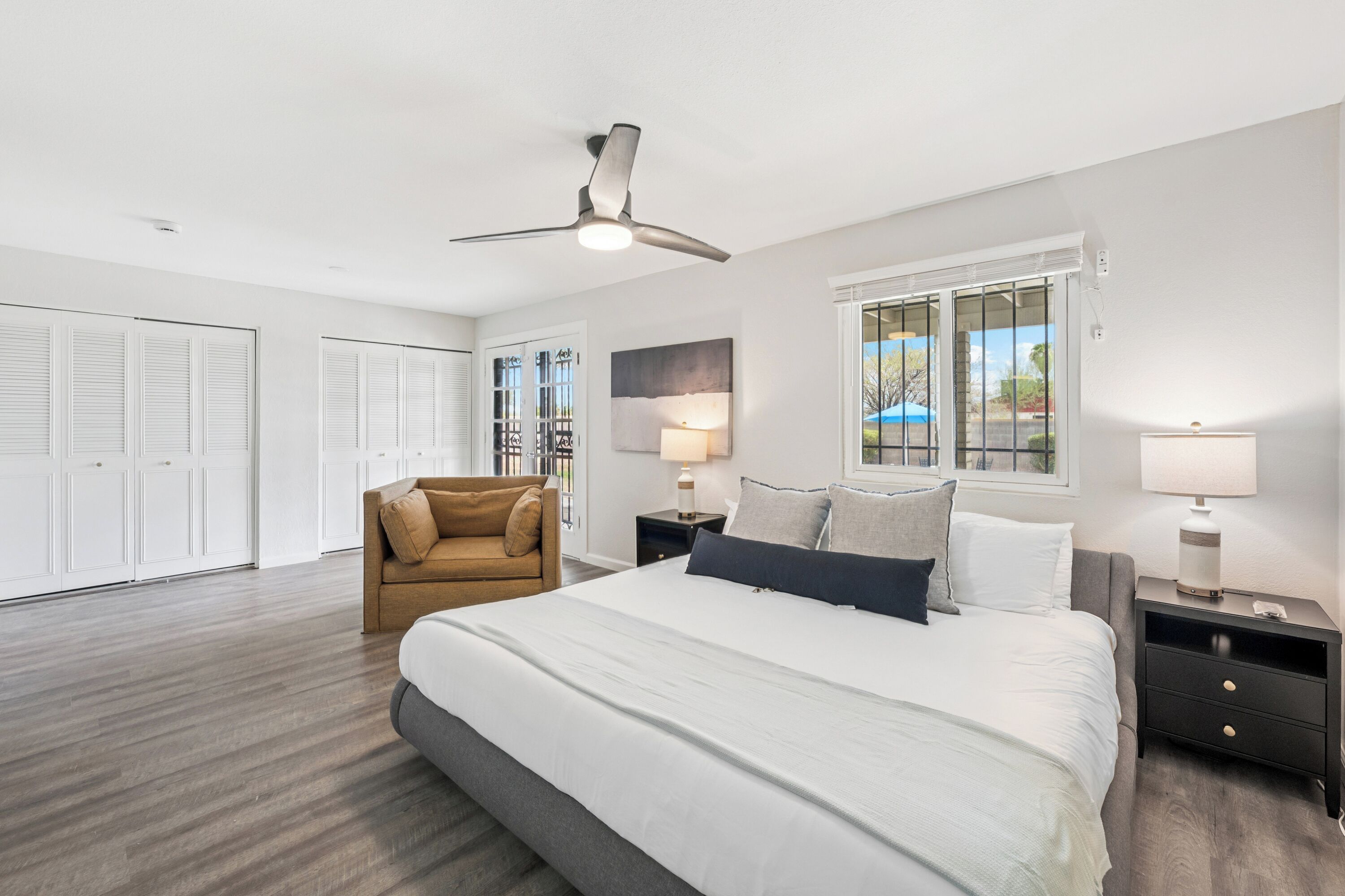 4 makuuhuonetta, työpöytä, silitysrauta/-lauta, ilmainen Wi-Fi