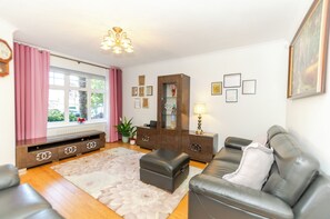 Lobby - A Riverside Paradise in The City w Garden - A 2 Bed Home in London Sleeps 4! (London)