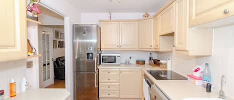 Mikrowelle, Ofen, Geschirrspüler