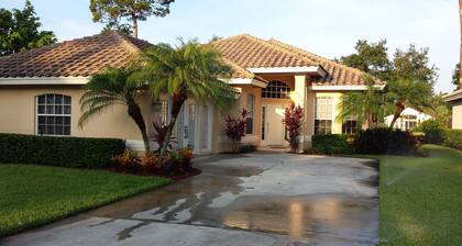 Charming house with AC and inground salt water pool in Port St. Lucie