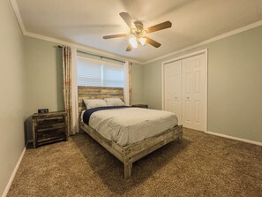 3 bedrooms, free WiFi, bed sheets - Unwind in Tranquility: Stunning Lake Views on Tuttle Creek Lake, Manhattan (Manhattan)