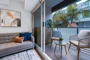 TV - The Inkerman Hideaway (St Kilda)