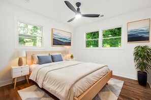 3 bedrooms, desk, iron/ironing board, travel crib