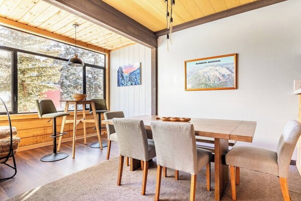 Dining - Snowdrift at Canyon Lodge (Mammoth Lakes)