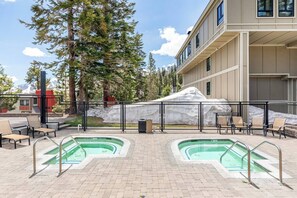 Pool - Snowdrift at Canyon Lodge (Mammoth Lakes)
