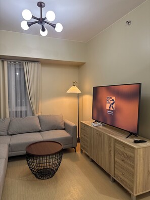 Standard Condo, Sea View | Living area