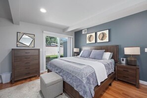 4 bedrooms, iron/ironing board, WiFi, bed sheets