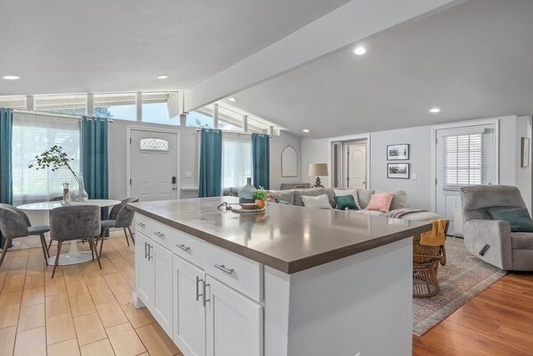 Interior - 4-bedroom 3 bathroom cozy home in Anaheim (Anaheim)