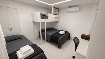 Bureau, espace de travail pour ordinateur portable